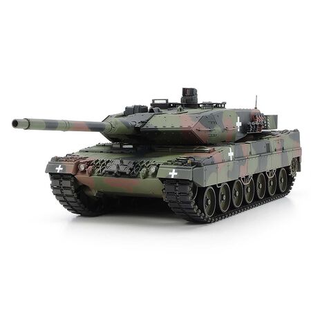 TAM25207  1/35 Leopard 2 A6 Tank, Ukraine Model Kit