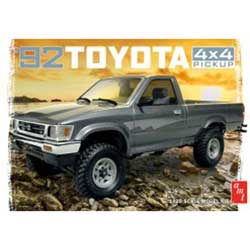 AMT1082 1/20 92' Toyota 4x4 Pickup Plastic Model